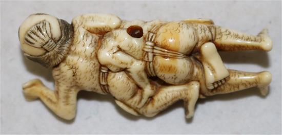 A Japanese ivory netsuke of two sumo wrestlers, 19th century, 5.8cm